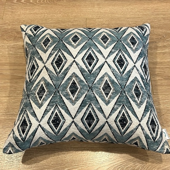 Westex Diamond Patterned Teal & Black Decorative Pillow (2 pack) - Picture 1 of 7